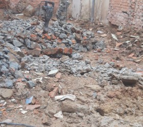 Đục phá bê tông tại trảng bom